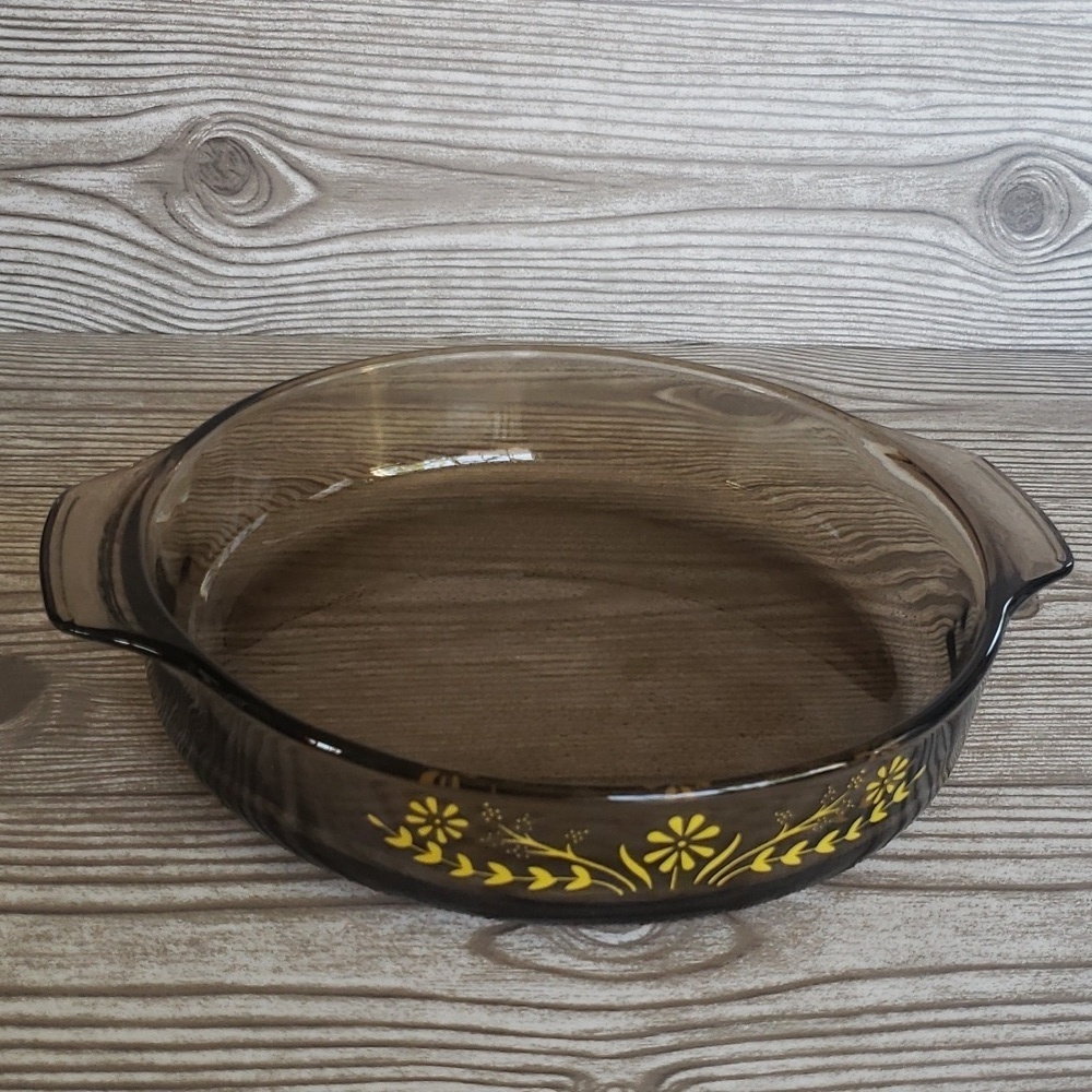 Vintage ambar glassbake yellow daisy print casserole